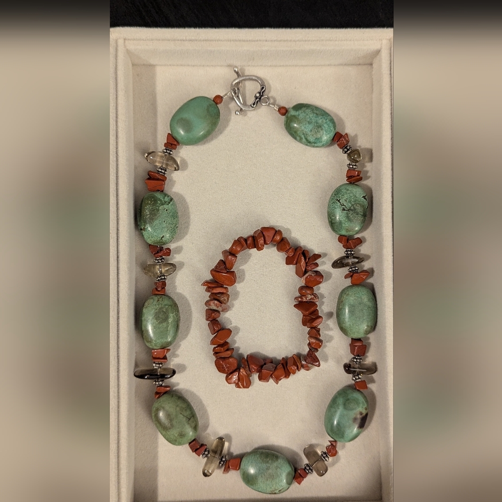 Chrysoprase And Red Jasper Necklace and Bracelet Set.